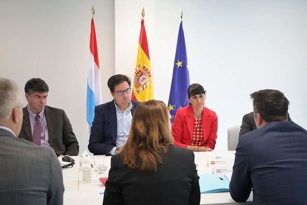 Óscar López discute avances tecnológicos en reunión con ministros de Luxemburgo