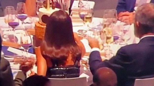 El controvertido manotazo de Felipe VI a Letizia