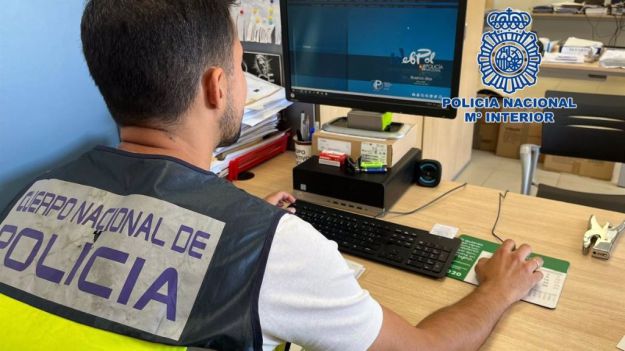 Detenciones en Alicante, Murcia y Valencia: Vendían citas de extranjería fraudulentas mediante 'bots'