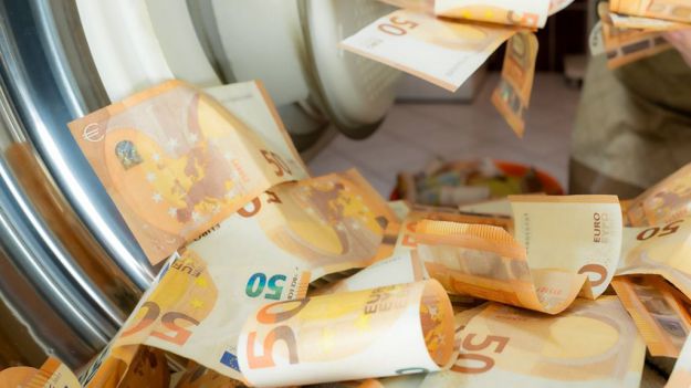 Desmantelan red criminal que lavaba 100 millones de euros