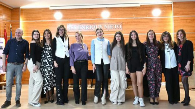 Moh anima a los jóvenes a desarrollar pensamiento crítico ante el negacionismo en redes sociales