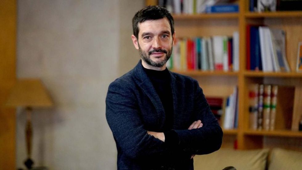 Bustinduy advierte que pobreza y desigualdad amenazan la democracia