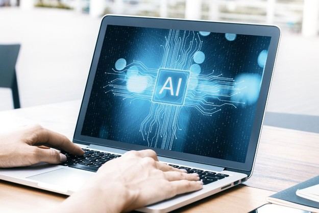 Gobierno destina 200 millones para capacitar a 80.000 profesionales en digitalización e IA