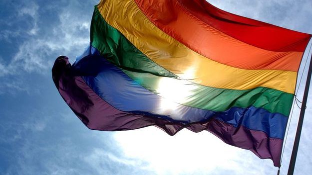 La comunidad LGTBI+ se moviliza en elecciones para defender sus derechos, según un informe