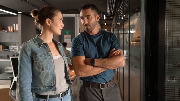 Raúl y Nina investigan dos misteriosos casos en 'Weiss & Morales'
