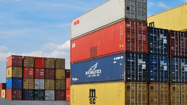 El déficit comercial baja un 16,6% en abril de 2025
