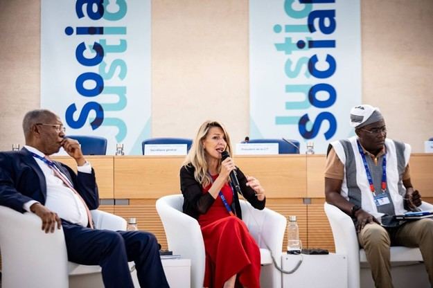 Díaz destaca que el aumento del salario mínimo fomenta el crecimiento y la igualdad