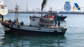 Interceptado un barco con cerca de 12 toneladas de hachís al suroeste de Cádiz