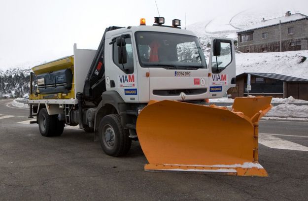 El Ministerio de Transportes refuerza su plan invernal con más quitanieves y fundentes