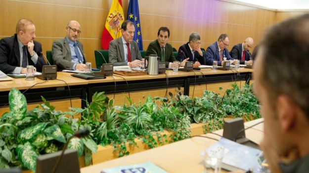 Los representantes de la Policía y Guardia Civil alcanzan con Zoido una "propuesta de acuerdo" sobre equiparación salarial