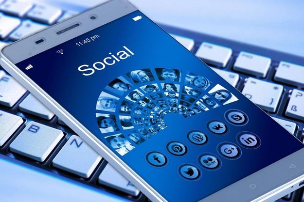 Más de 54,000 contenidos racistas detectados en redes sociales en junio