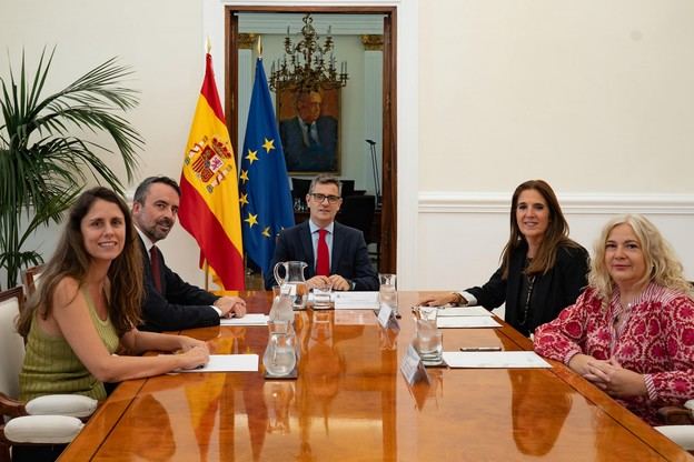 Bolaños dialoga sobre la regularización de juezas y fiscales sustitutas en Madrid