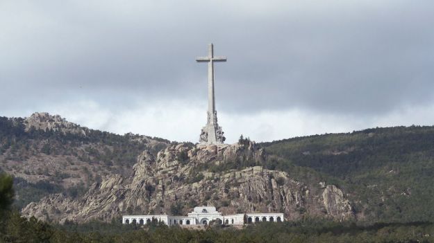 Sánchez exhumará los restos de Franco tras llegar a un acuerdo con la familia