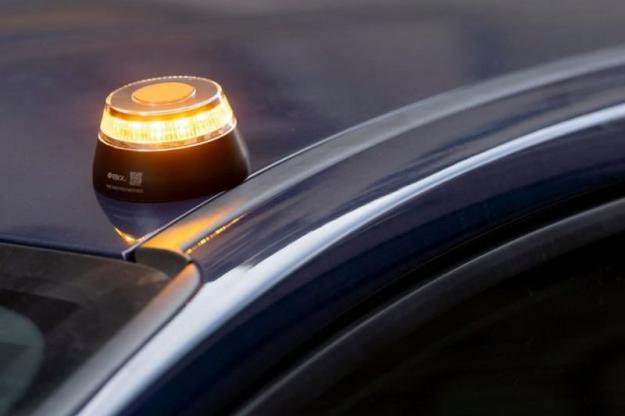 La DGT advierte sobre la obligatoriedad de la baliza V-16 a partir de 2026