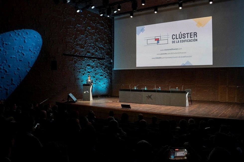 Rodríguez destaca la importancia de viviendas asequibles y de calidad en el Clúster de Edificación