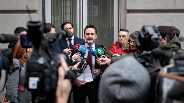 Bal pide a los barones socialistas que 'echen atrás los pactos de Sánchez' con ERC y el PNV