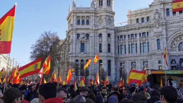 Concentraciones en toda España claman por la unidad nacional y la detención de Puigdemont y Torra