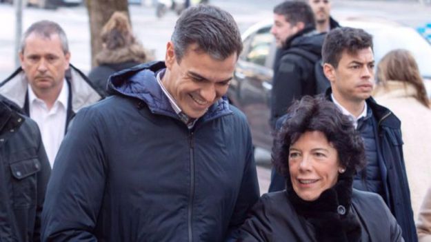 La Junta Electoral multa a Sánchez con 500 euros y a Celaá con 2.200