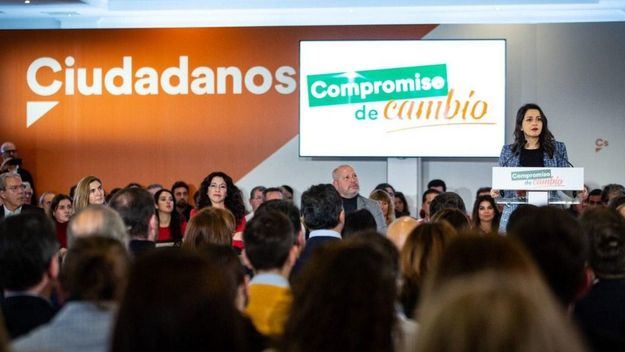 Arrimadas: 'El PSOE lleva mucho tiempo poniéndose en el lado equivocado'