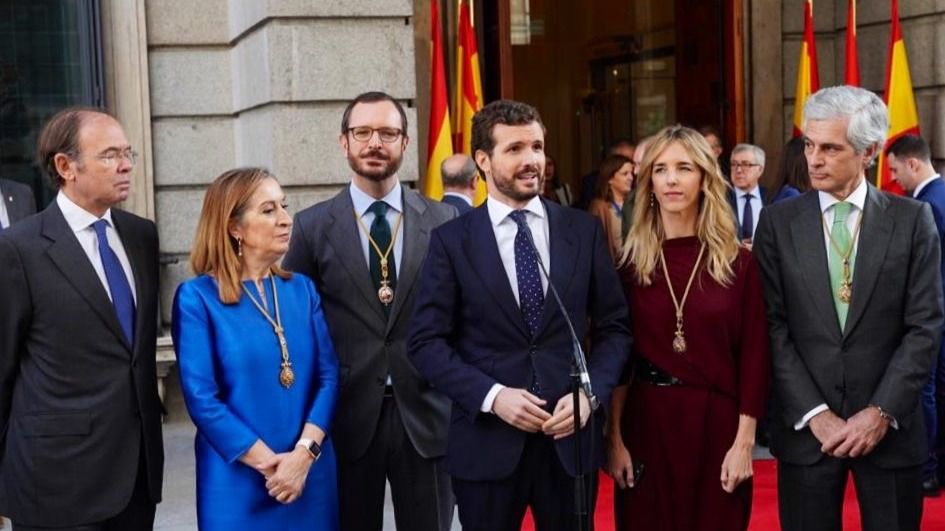 Casado pide que Sánchez critique las 'graves' acusaciones de sus socios independentistas al Rey