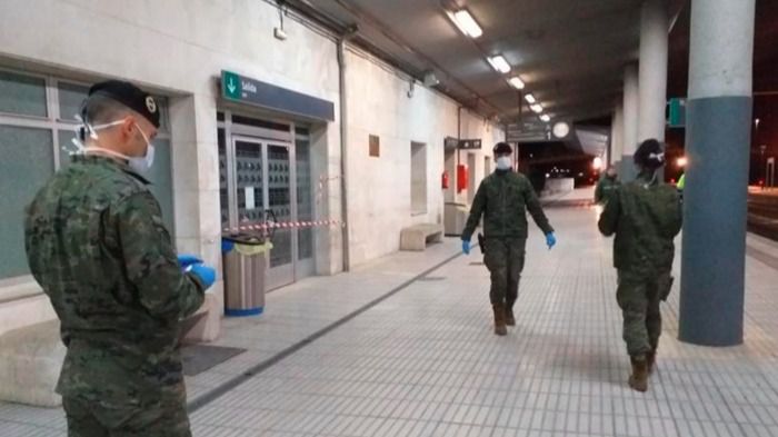 El Ejército de Tierra colabora en la lucha contra el coronavirus en Vigo y Badajoz