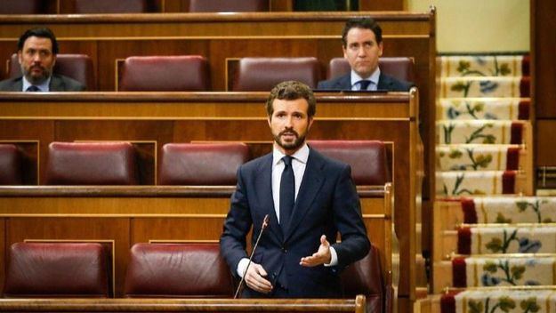 Casado reclama a Sánchez que pacte 'con luz y taquígrafos' en el Parlamento