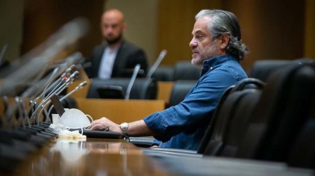 Marcos de Quinto fue 'en mangas de camisa' a la Comisión de Consumo porque Pablo Iglesias 'solía acudir' así a ver al Rey