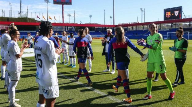 La RFEF entrega la Copa de campeón de Primera Iberdrola al FC Barcelona