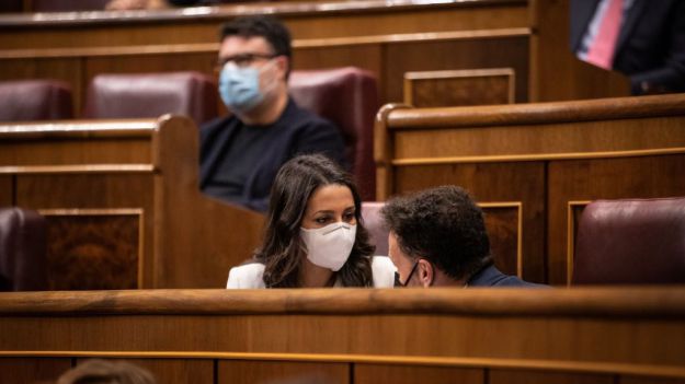 Arrimadas a Sánchez: "Cs va a poner responsabilidad y sentido de Estado ante su irresponsabilidad"