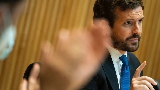 Casado considera que Sánchez presenta en el Liceo el desacato a la legalidad y el desfalco a la soberanía