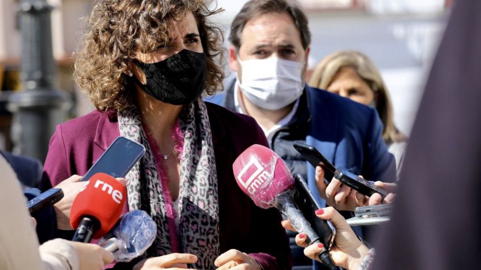 Dolors Montserrat denuncia el 'silencio atronador' de Sánchez