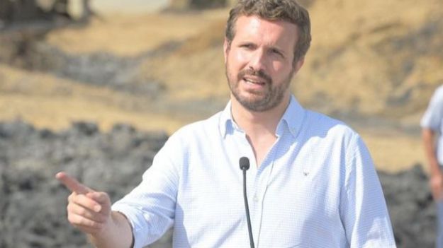 Casado ensalza la labor de todas las administraciones en la extinción de los incendios