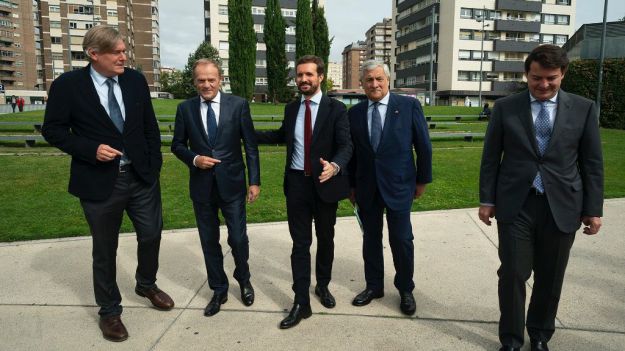 Casado pide a Sánchez que no ponga 'palos en la rueda' y 'cumpla su palabra' para traer a Puigdemont a España