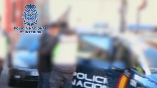 La Policía Nacional detiene a tres personas por prostituir a mujeres captadas a través de una red de cibertrata