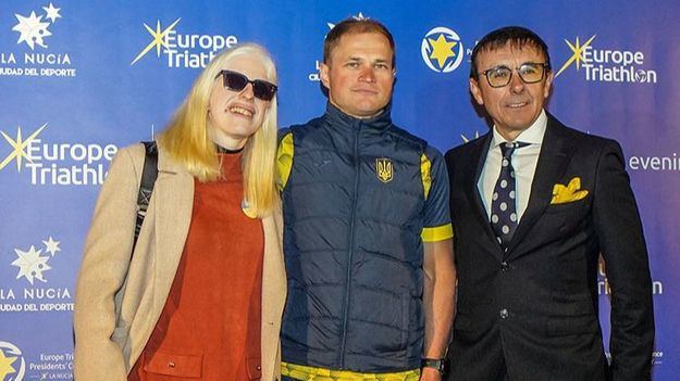 España dona íntegramente su premio al triatlón ucraniano