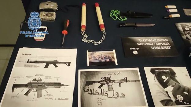 La Policía Nacional detiene a un español converso radicalizado que poseía manuales sobre fabricación de explosivos
