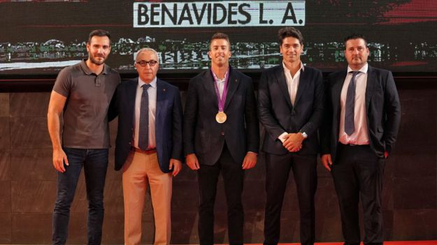 Sete Benavides recibe su medalla de bronce de Londres 2012