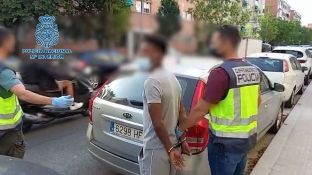 La Policía Nacional detiene en Barcelona a uno de los implicados en el asesinato de un periodista de investigación neerlandés