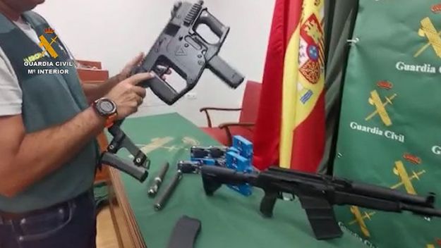 Dos hermanos detenidos por tráfico de armas en Málaga