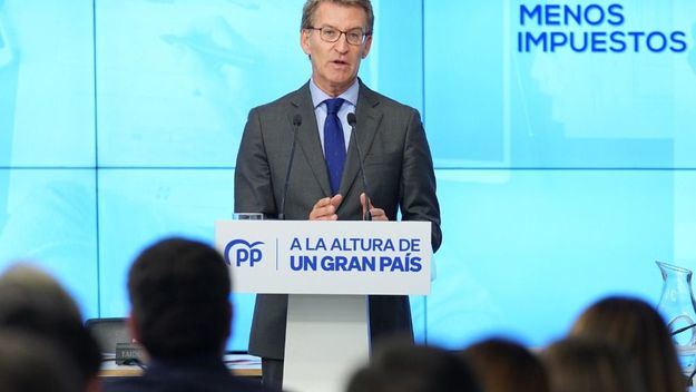 Feijóo pide a Sánchez bajar del 10% al 4% el IVA de productos básicos