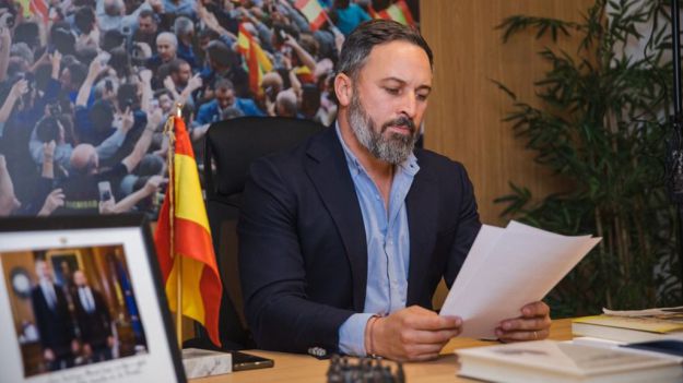 Abascal tiende la mano para una moción de censura: 