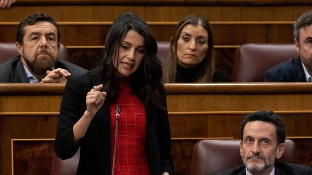 Arrimadas a Bolaños sobre la sedición y la malversación: 'Jamás borrarán lo que están haciendo de la memoria de los españoles'