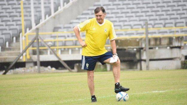 ¿Puede realmente un zumo de naranja intoxicar a la selección entrenada por Camacho?