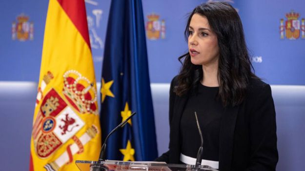 Arrimadas: "Sánchez quiere controlar el TC para que le permita llevar a cabo las barbaridades que le piden sus socios"