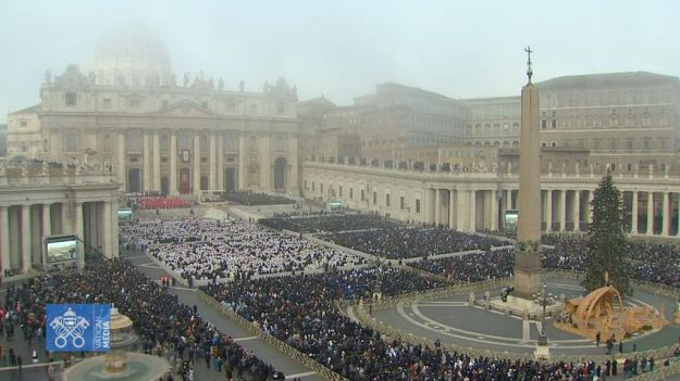 El último adiós al Papa emérito: Los detalles del entierro en las grutas vaticanas