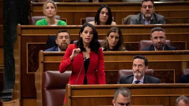 Arrimadas a Sánchez: 'Recentralicen las competencias para garantizar un buen servicio sanitario en toda España'