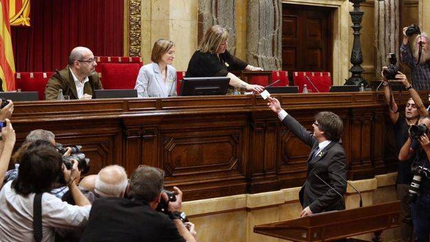 Habemus República catalana... y elecciones el 21 de diciembre