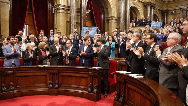 Puigdemont y Forcadell se enfrentan a cargos por rebelión, sedición y malversación