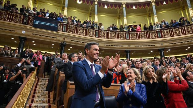 Pedro Sánchez, investido presidente del Gobierno por mayoría absoluta