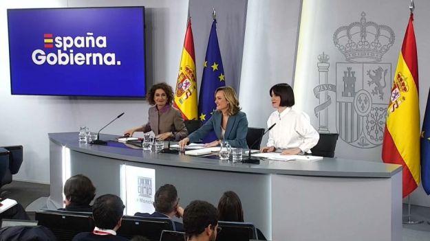 Montero: "Es compatible la reducción del déficit público con la apuesta nítida por mejorar y reforzar el Estado de bienestar"